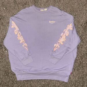 Oversized Levi’s Crewneck